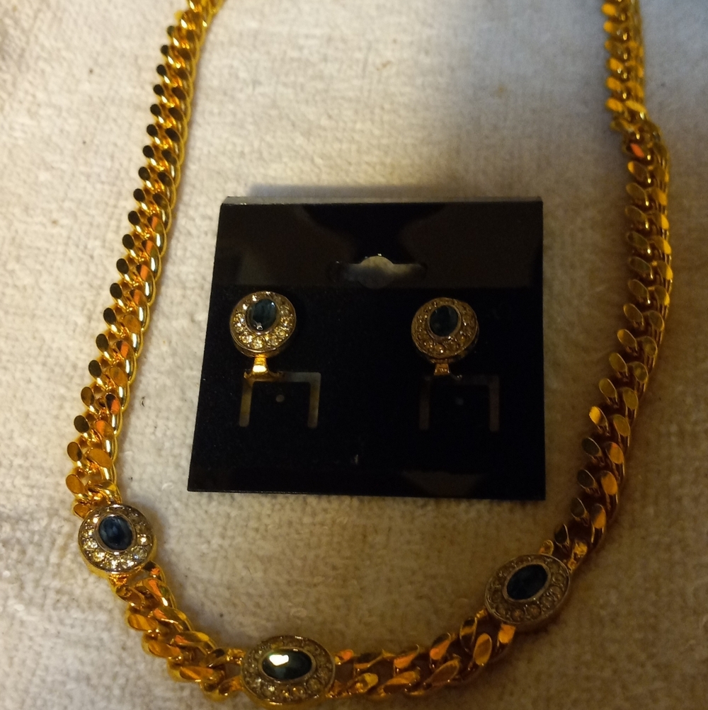 Not new,vintage gold  chain necklace with rhinestones& glass center clip earring - Picture 3 of 4
